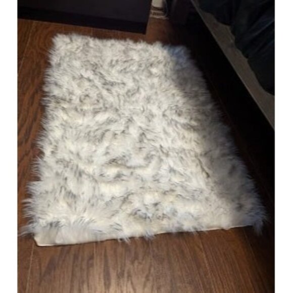 New Throw Rugs 2x3 Small Rug White and Grey Tips Faux Fur Rug Furry Washable Rug - Picture 1 of 2